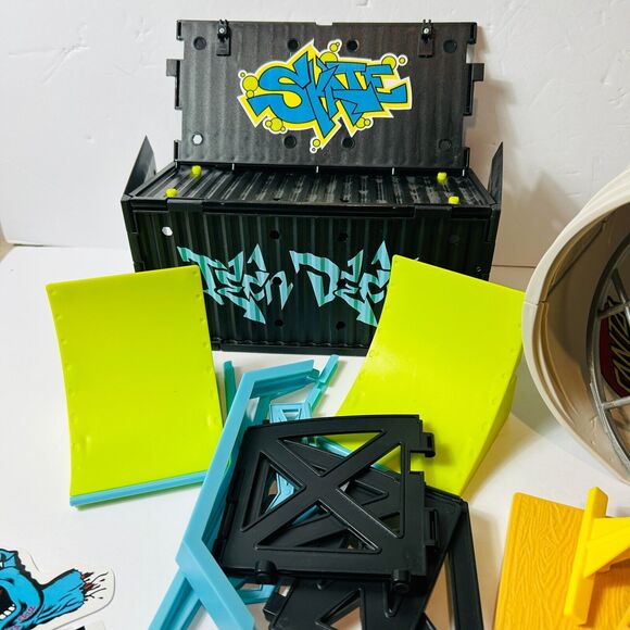 Tech Deck Transforming Pipelines Skate Park SK8 Container Sets and Board Lot - Picture 2 of 6